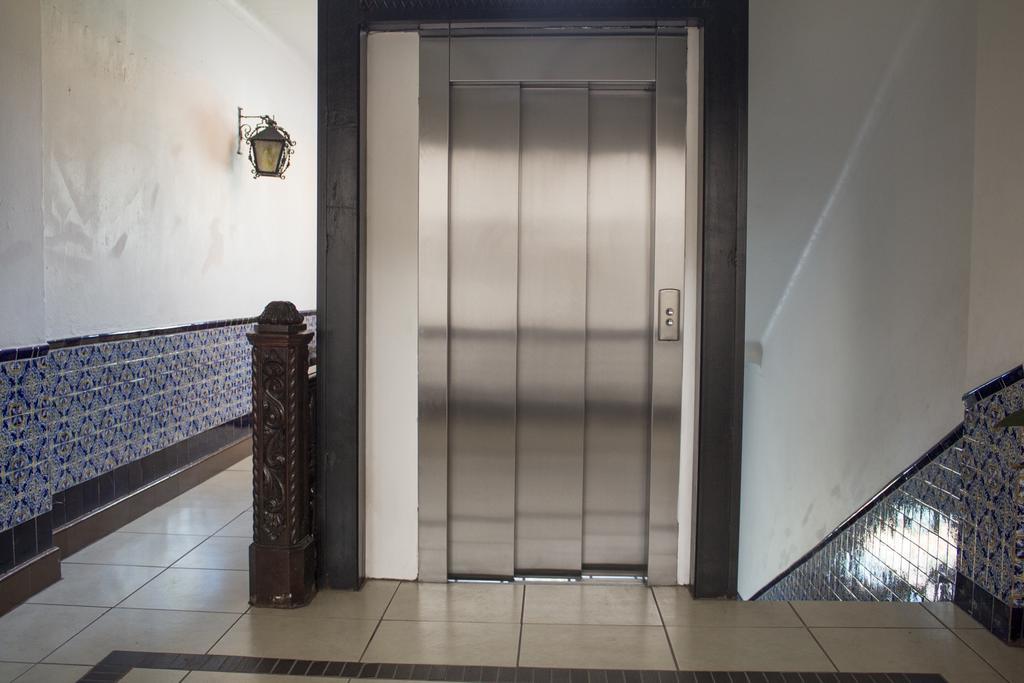 מנסניו Hotel Colonial מראה חיצוני תמונה