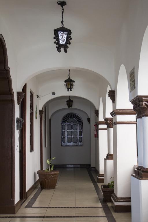 מנסניו Hotel Colonial מראה חיצוני תמונה