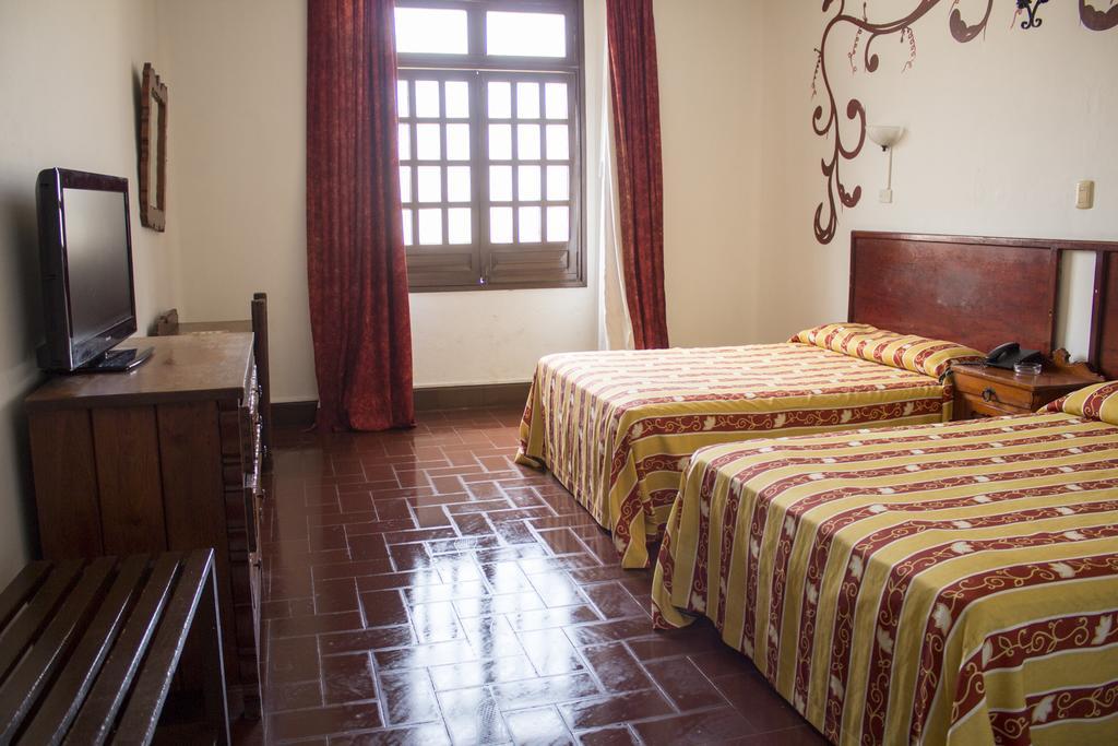 מנסניו Hotel Colonial מראה חיצוני תמונה