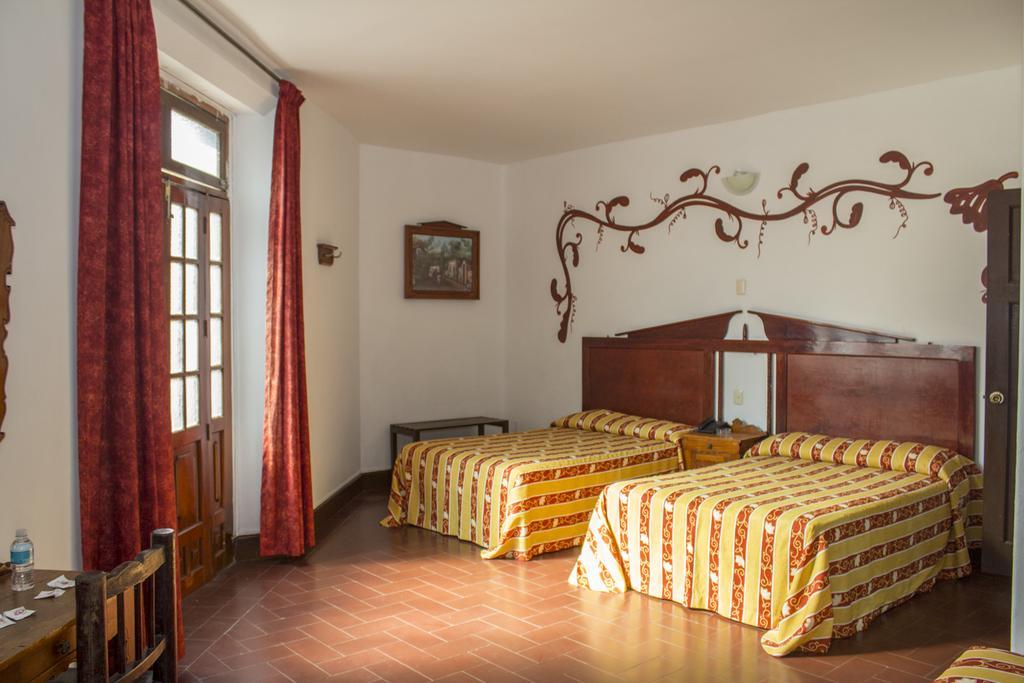 מנסניו Hotel Colonial מראה חיצוני תמונה