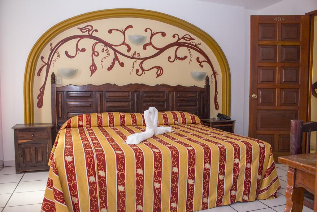 מנסניו Hotel Colonial מראה חיצוני תמונה