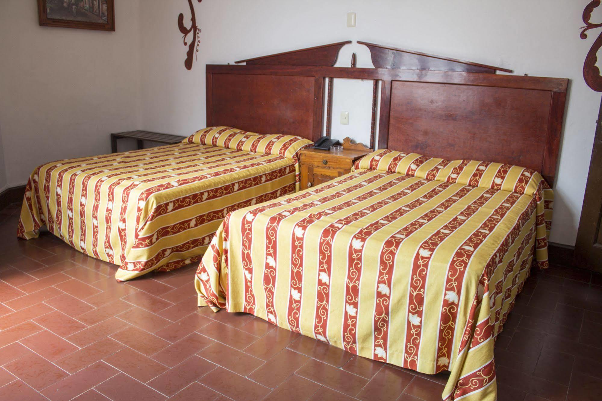 מנסניו Hotel Colonial מראה חיצוני תמונה