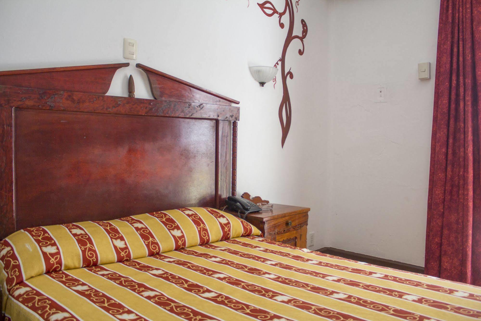 מנסניו Hotel Colonial מראה חיצוני תמונה