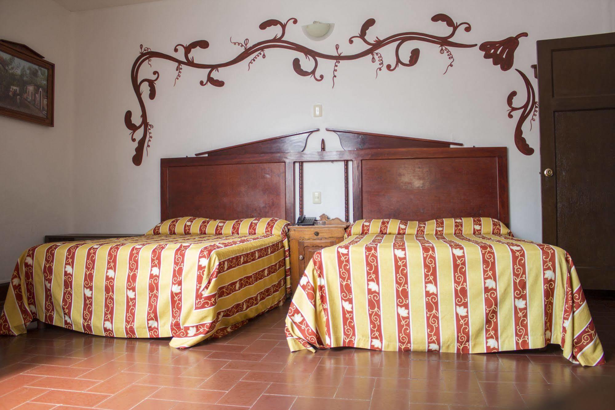 מנסניו Hotel Colonial מראה חיצוני תמונה